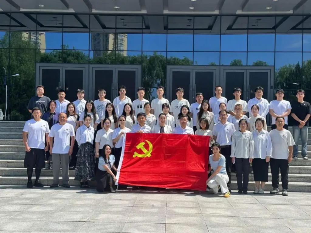 9428cn太阳集团古天乐在省廉政教育基地开展“七一”主题党日活动
